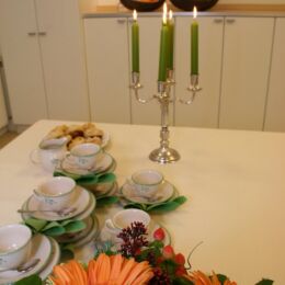 Tarjoiluhuoneeseen voit laittaa noutopöydän. Tarjoiluhuoneeseen voit laittaa noutopöydän.
