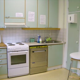 Keittiön hella ja tiskaustilat