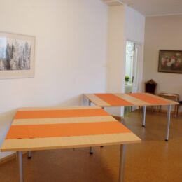 Isot tarjoilupöydät Isot tarjoilupöydät